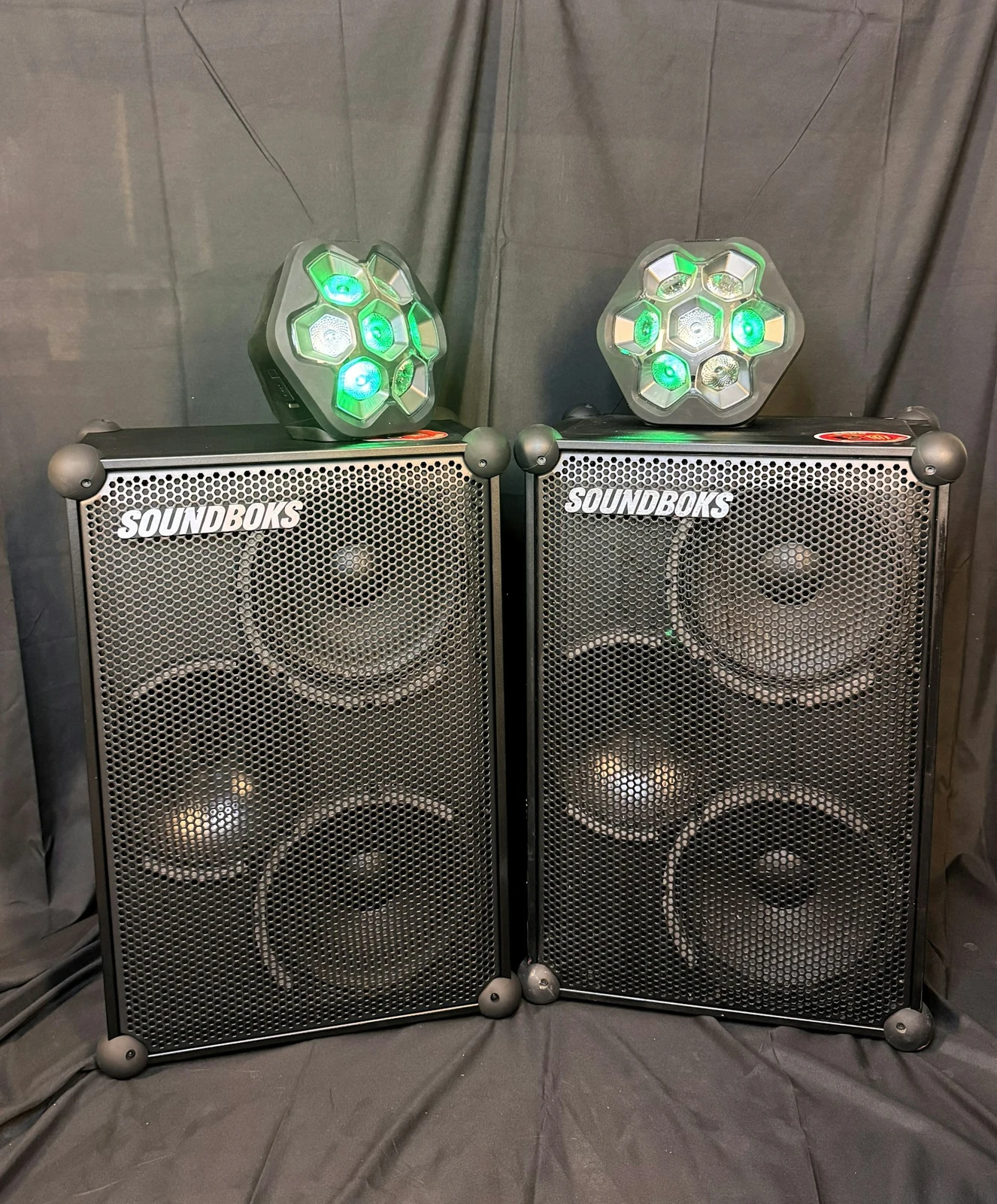 Soundboks-høyttalere med Lightboks-lys
