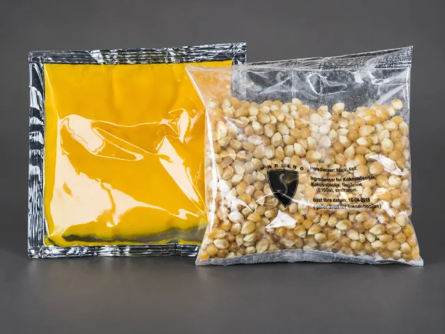 Popcorn porsjonspose med mais, kokosolje og salt