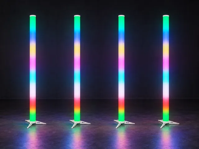Illustrasjon av fire Pulse Tube-lysrør satt opp ved et dansegulv