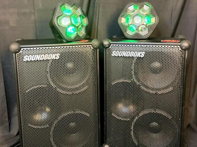 To Soundboks med Lightboks som kan leies i tillegg
